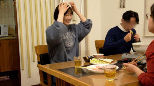 正月休みで帰省中の外資系金融マン兄と地元のケータイショップで販売員をしている妹 リビングに両親がいるのに風呂場でこっそりぬるパコ密会 綾瀬天