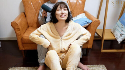 正月休みで帰省中の外資系金融マン兄と地元のケータイショップで販売員をしている妹 リビングに両親がいるのに風呂場でこっそりぬるパコ密会 綾瀬天