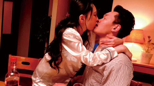 10周年記念 バチクソ大ヒット！ロングセールシリーズ！彼女に内緒で彼女の母ともヤってます…6タイトルノーカットフル尺ベスト3 4枚組780分