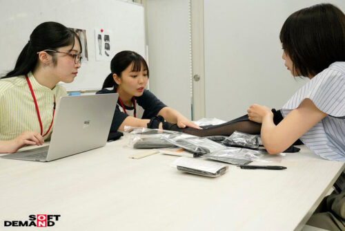 男子社員は黒パンスト尻オナホを試して改善点を提出して下さい SOD女子社員新商品開発記録