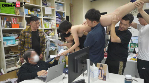 仕事だからこそマジメにSEX本気イキ SOD女子社員 元処女総務部 中途1年目 大隈睦心 濃厚ヨダレ舐めまくり本番マッサージ 汗だく激ピストンSEX 初潮噴き拘束3P 全裸公開6P