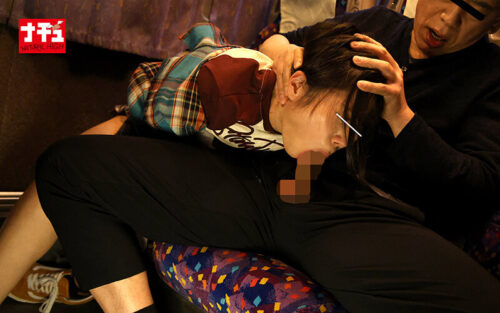 就寝中の夜行バスで指マンされた恐怖に目を開けられず寝たふりしながらイキまくる気弱女子3