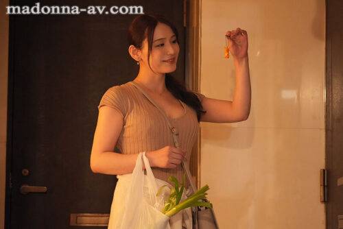 合鍵をもらった人妻が、男子学生が卒業するまで中出しされた一人暮らし部屋。 広瀬ゆり