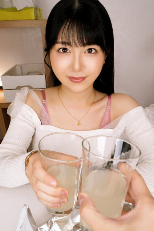 【VR】終電逃した美人女子大生が泥●してサークル仲間とドエロ全開で発情し何度も生チ〇ポを求める濃厚中出しセックス 真白ふわり【8K】