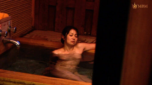 露天風呂で熟女とSEX！山間の秘湯で熟女と濃厚野獣SEX！