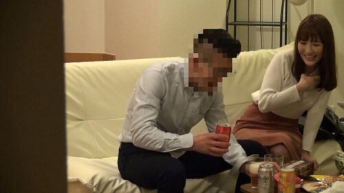 挿入の瞬間は無許可ハメ撮り！舌っ足らずなスレンダー奥さん