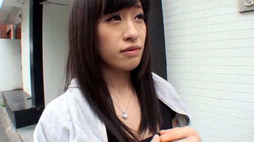 下着を見せてくれたら謝礼を出すと！衛星放送の番組のアンケートに誘われた若奥様！車の中でノリ良く下着を剥ぎとられ電マでパイパンマ○コは大洪水！？