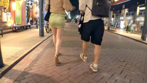 
 「マジ軟派、初撮。 1813 月島のもんじゃストリートで出会った学生と夜景のキレイなホテルで…。超潮吹き体質！手マンで何度も何度もスプラッシュ！敏感すぎるオマ●コに巨根にトドメを刺され大絶頂！」