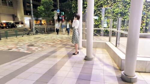 
 「【メガネ美女】【淫猥な女教師】りくちゃん参上！生徒の鏡である教師の応募理由は『オナニーでは足りなくなって…♪』ひとりエッチでもう我慢の限界！そろそろ、ザーメンのニオイや味を思い出したい！？【精子ソムリエ】生徒に言えない不純異性交遊で夜の授業開始♪マ●コを掻き回され絶頂しまくり！大好きな中イキ超絶3Pセックス絶対に見逃すな！！」