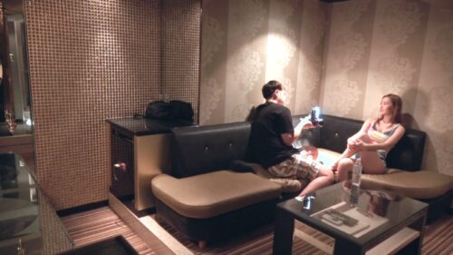 
 「Gカップはみ尻ギャルをキメセクでNTR！！彼氏に一途な巨乳美女ギャルに媚●を盛って理性崩壊！！トイレに籠りオナニーにふけってるトコロに勃起チ○コで生突撃！！指で！！舌で！！チ○コでこねくり回され栓崩壊で大量潮吹き中出し2連発！！/ラブホドキュメンタリー休憩2時間/82」