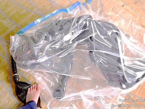 フェティッシュマスターへの愛…自ら進んで真空圧縮されるキキ コスプレハード