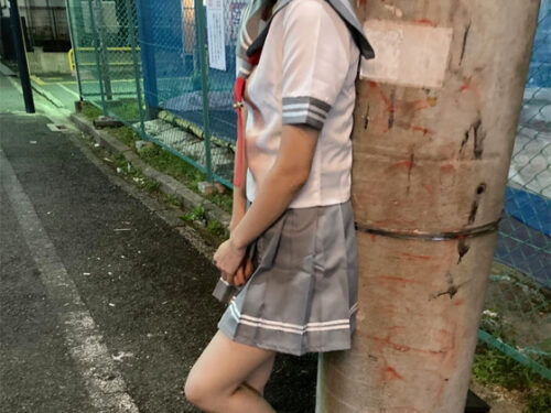 客引きアニコスコンカフェ店員に車内手コキしてもらった コスプレハード