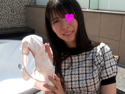〈マニア貴重動画〉綺麗なお姉さんの私物下着と目の前で脱いでもらったオマ○コ密着染み付きパンティー 同人動画