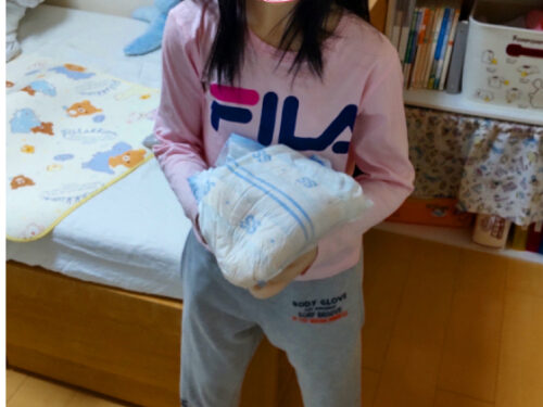 オネショとテープのおむつ② 同人動画