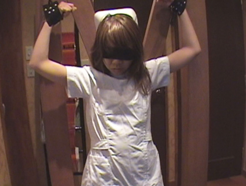 スレンダー微乳の現役看護士を磔拘束して快楽責め。華奢な身体をクネらせ悶えるナースをハメ倒す コスプレハード