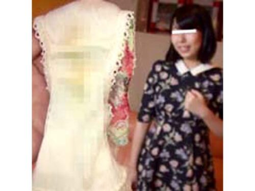 ★個人撮影※本編顔出し・パンティーモザイク無し★なおちゃんが今はいてる愛液染み付き生パンティー★クロッチ汚れ観察★買取り 同人動画