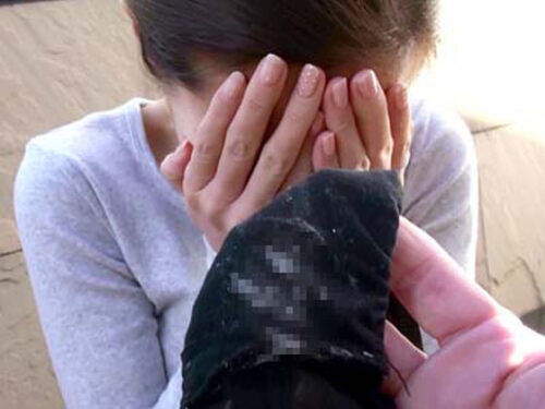 【ガチ個撮】人妻リオさんのオマ〇コに今の今まで密着してた激汚れ生パンティー 同人動画