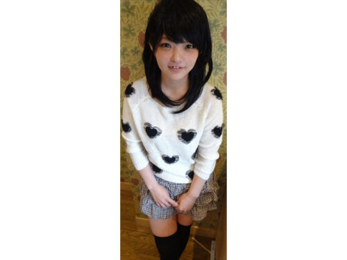 「桜井菜花です。チルミスの桜井さんに胸キュンです」ベッドぢゃ社長上に跨って 同人動画