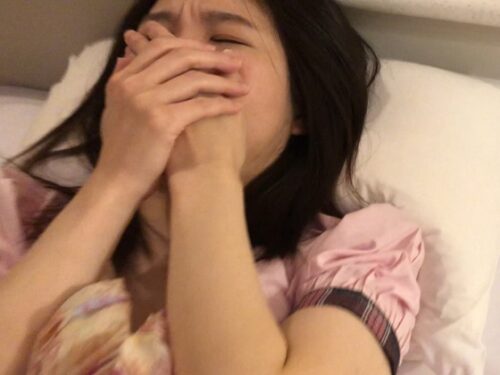 【初撮り】色白スレンダーJDとコスプレえっち - 先週まで処女だったリサ(18)ちゃんに無理矢理中出し 同人動画