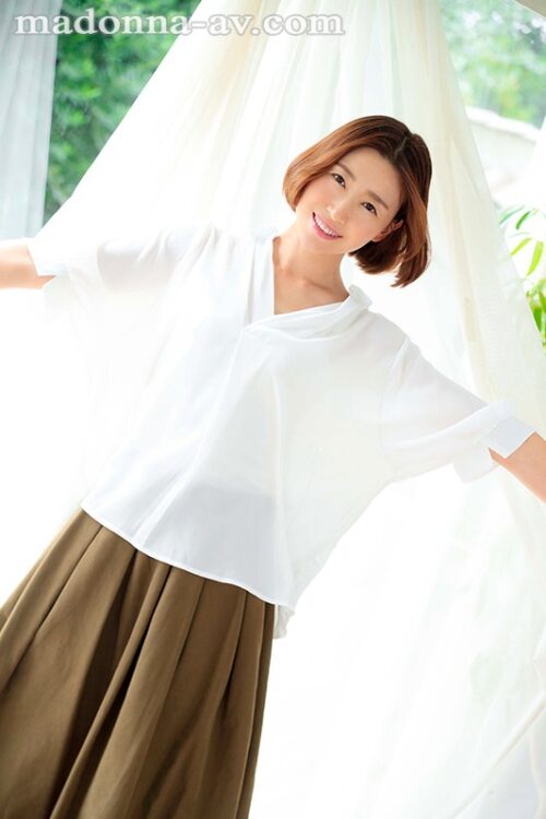 Newcomer: Taiwan's Miraculous Beautiful Mature Woman - Lin Meiling, 37, AV Debut!!