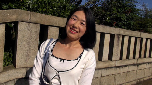 Mature Woman's First AV Appearance with Beaming Smile Interview