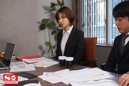 Virgin Subordinate and Beautiful Boss Share a Hotel Room on Business Trip