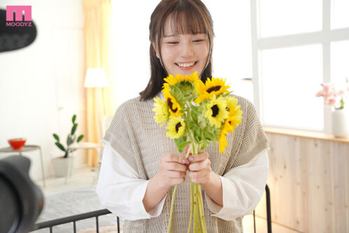 普段は真面目で大人しい花屋さんは脱いだら…もちもちぷっくり おまんじゅうおっぱい 初めてマイクロ着てAVデビュー！ 南本まや