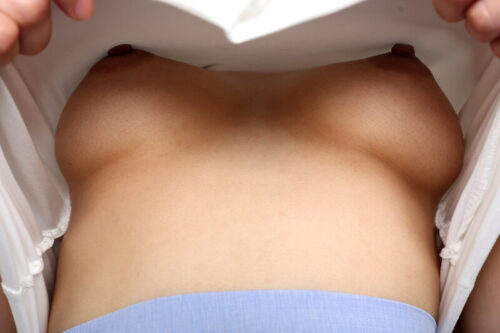 【VR】上の階の人妻さんは、雨天を理由にボクを誘惑する。しっとり濡れた官能ボディに踊らされ、精巣を貪るキラー騎乗位で気が済むまでオカされました。 倉多まお