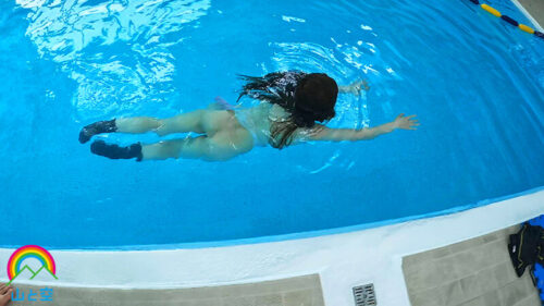 競泳水着J系鬼畜集団水責めレ×プ（仮名）れい