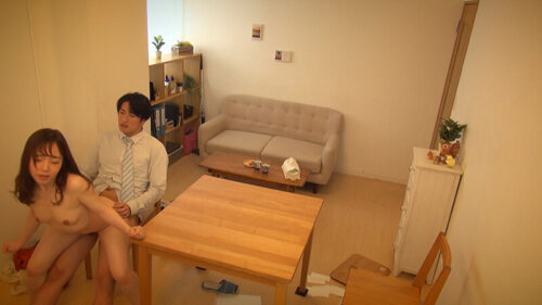 ニンゲン観察 真っ昼間から夫のお抱え税理士とお茶の間不倫SEXに溺れる淫乱若妻