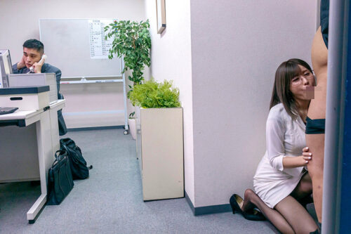 事務員の妻に得意先のクレーム対応を任せていたら理不尽な要求で謝罪させられ脱がされ巨根でパコられて…… 僕が気付いた時には身も心も寝盗られてしまっていた的な話です…… 藤森里穂