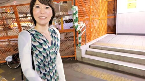 
 「【メガネ美女】【淫猥な女教師】りくちゃん参上！生徒の鏡である教師の応募理由は『オナニーでは足りなくなって…♪』ひとりエッチでもう我慢の限界！そろそろ、ザーメンのニオイや味を思い出したい！？【精子ソムリエ】生徒に言えない不純異性交遊で夜の授業開始♪マ●コを掻き回され絶頂しまくり！大好きな中イキ超絶3Pセックス絶対に見逃すな！！」