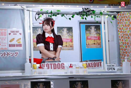 【ありさ編】イルミネーションを見に来ていた冬休み中の女子大生さん 「半裸で移動販売してみませんか？」お客さんにバレないよう10分おきに過激になる下半身イジられミッションに耐えられるか！？