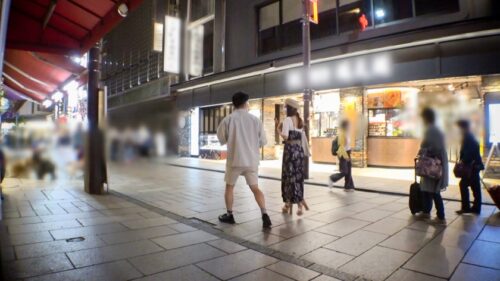 
 「マジ軟派、初撮。 1720 『海外に行ったことある女子エロい説』こじつけ全開の話題をナンパした女に振ったら本当にエロかった！揺れる美乳と肉感のあるお尻！照れながらも快楽に負けて喘ぎまくる！」