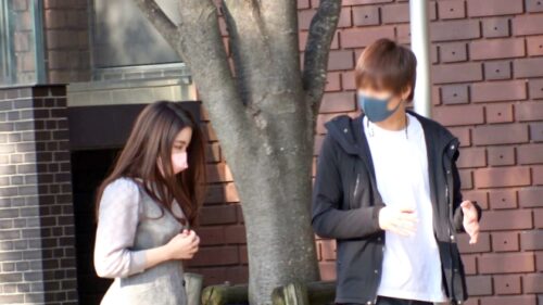 
 「マジ軟派、初撮。 1746 美術館でアートを嗜む上品なお姉さん。こちらのHな誘いにもやんわり受け流し…かと思いきや全身愛撫されて嬉しそうな喘ぎ声！挑発的な乳首舐めや腰振り騎乗位など、その痴態があらわになる！」