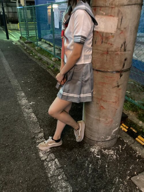客引きアニコスコンカフェ店員に車内手コキしてもらった コスプレハード