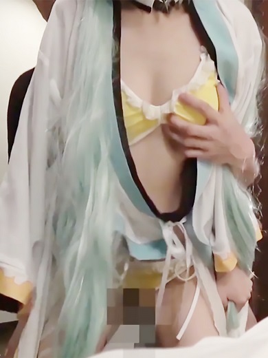素人さんにコスプレさせて生中出し② コスプレハード