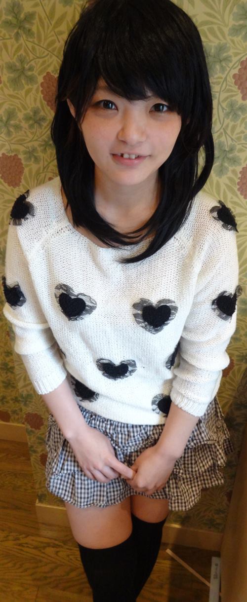 「桜井菜花です。チルミスの桜井さんに胸キュンです」ベッドぢゃ社長上に跨って 同人動画