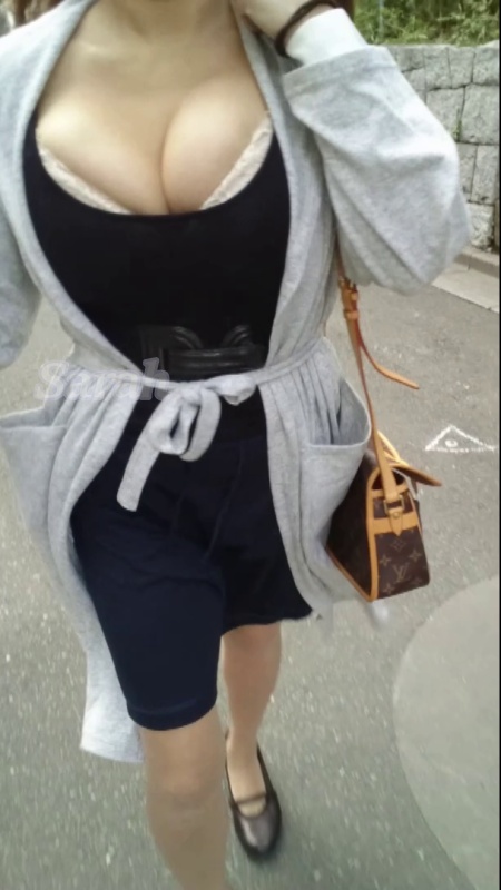 自撮り☆巨乳歩行 同人動画