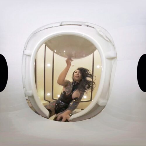 【VR】【VR高画質】M男を人間便器にして楽しむゲロスカ女子倶楽部 妖湖女王様