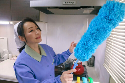 「本当に童貞なの…？」家事代行のパートさんに童貞のフリして お願いしまくり母性本能をくすぐる方向でなんだかんだ人妻とタダマンしまくっている鬼畜ヤリチンバイト君の盗撮NTR素材2