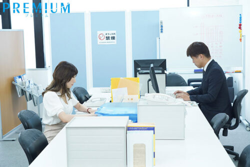 求められると、心まで濡れて…巨乳妻が年下男との不貞中出しに溺れた日々。 JULIA