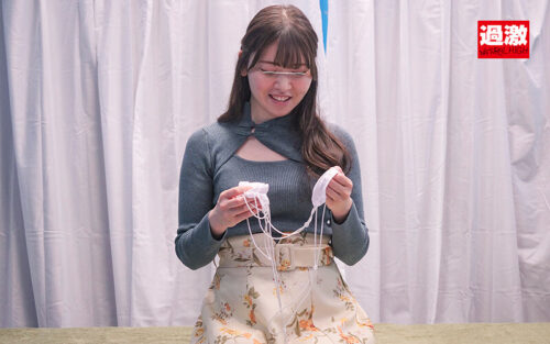 【Dカップみすずちゃん】潮吹きマジックミラー号 ド素人女子大生が過激ビキニで初めての潮吹き連続イキ！オイルマッサージで勝手に指を入れられ感じた押しに弱いオマ◎コはハメ潮も吹いちゃう？