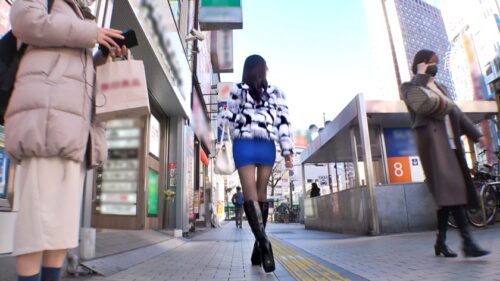 
 「マジ軟派、初撮。 1592 胸元パッカーンでエレガントでグラマナスな美女！秘密がありすぎる美魔女はセ●クスでは●いざらい自分を出してくる！？妖艶で優雅なカラミに●いしれる！」