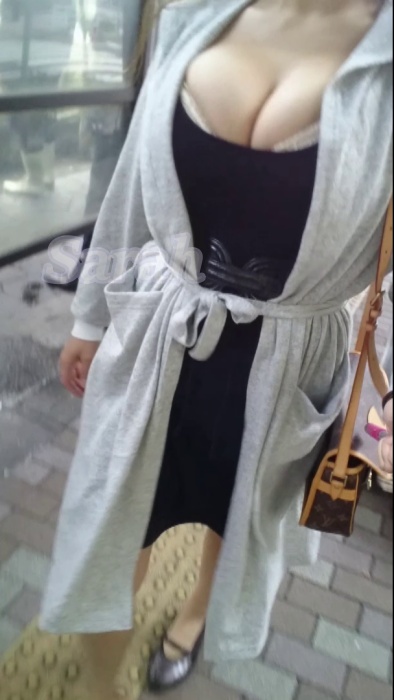 自撮り☆巨乳歩行 同人動画