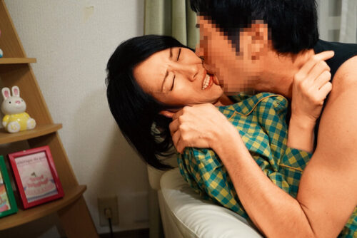 Convenient Mother-in-Law: Using Her as a Sex Toy 4 Hours 12 Women 03