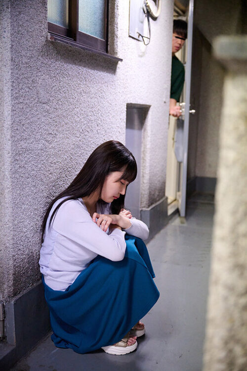 The Busty Neighbor Wife's Signals When She Runs Away From Home