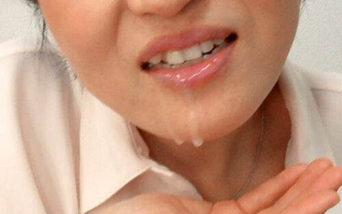 Curvy Part-Time OL Begs for Creampie: Akiko Yanagisawa