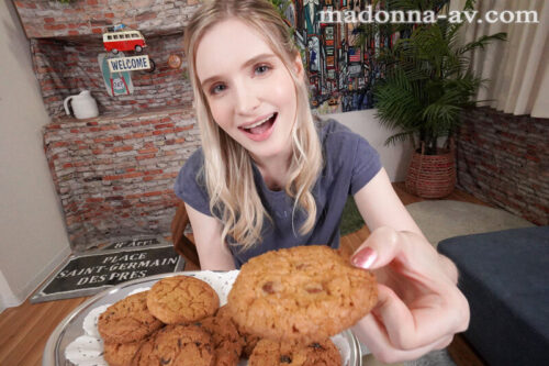 [VR] Homestay with a Blonde Wife - Kiss Greetings & Braless Thrills