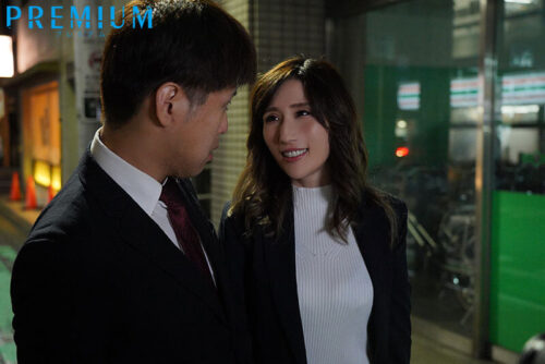 求められると、心まで濡れて…巨乳妻が年下男との不貞中出しに溺れた日々。 JULIA